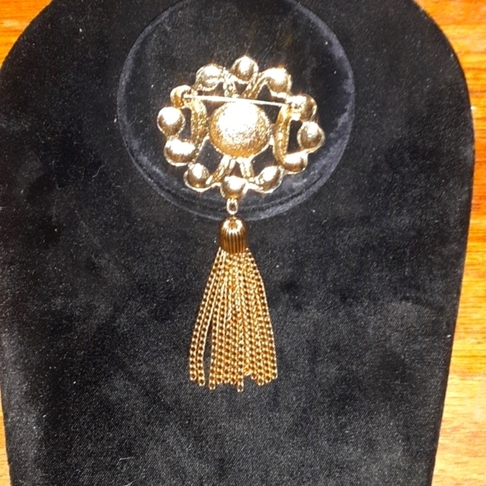 Large Gold Tone Rope Design Brooch - Picture 8 of 8